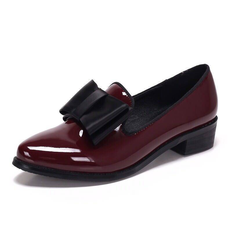 Zapatos planos de cuero británicos con punta puntiaguda