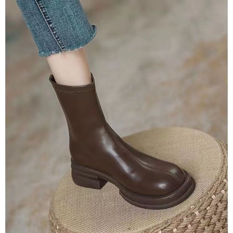 Botines con plataforma y elasticidad que aumentan la altura
