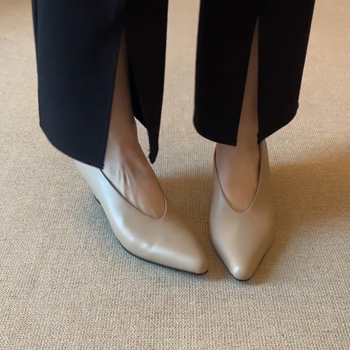 Tacones de punta afilada estilo minimalista