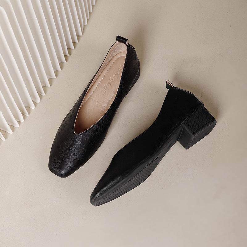 Zapatos casuales de piel con bordado elegante