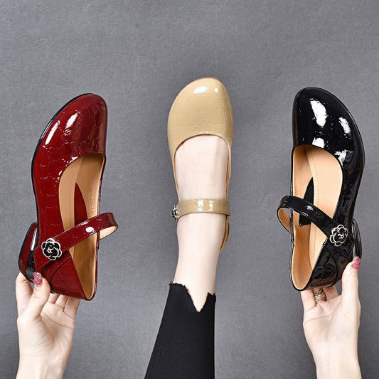 Tacones altos planos y brillantes
