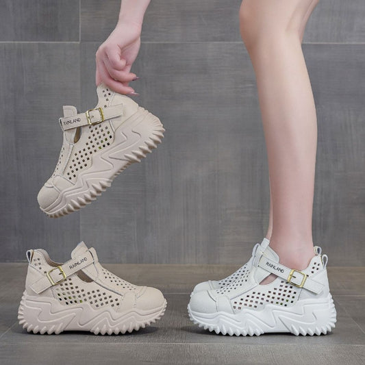 Sandalias de plataforma con agujeros huecos