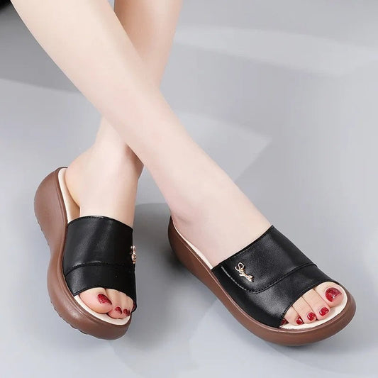 Nuevas sandalias de piel ligera