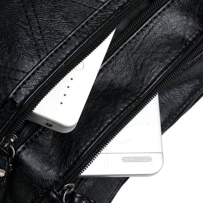 Bolso de piel suave con botones