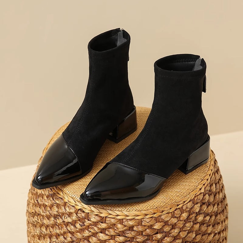 Botines de ante con punta afilada