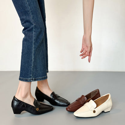 Zapatos de piel de tacón medio con punta cuadrada y estilo elegante
