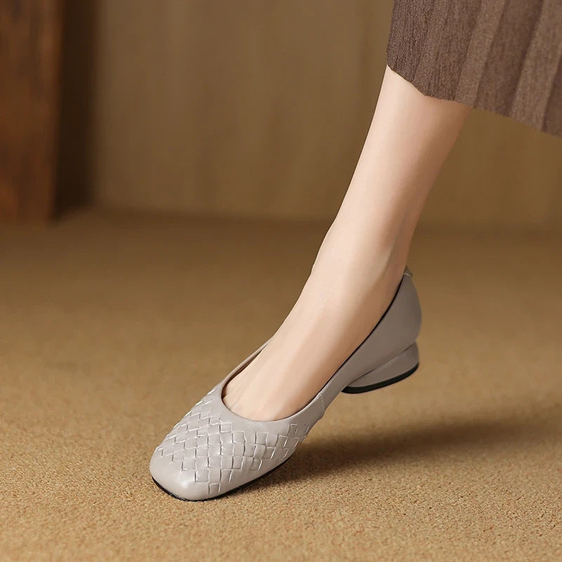 Zapatos de piel con tacón medio, punta cuadrada y corte bajo