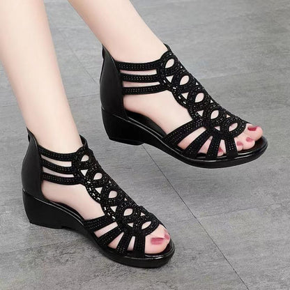 Sandalias con diamantes de imitación y forma de boca de pez