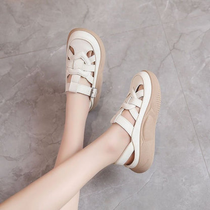 Sandalias con forma de corazón hueco
