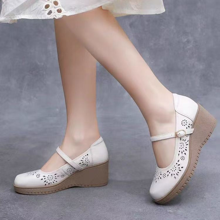 Zapatos de cuero con cuña y agujeros huecos