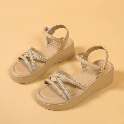 Sandalias de plataforma con pedrería y estilo moderno
