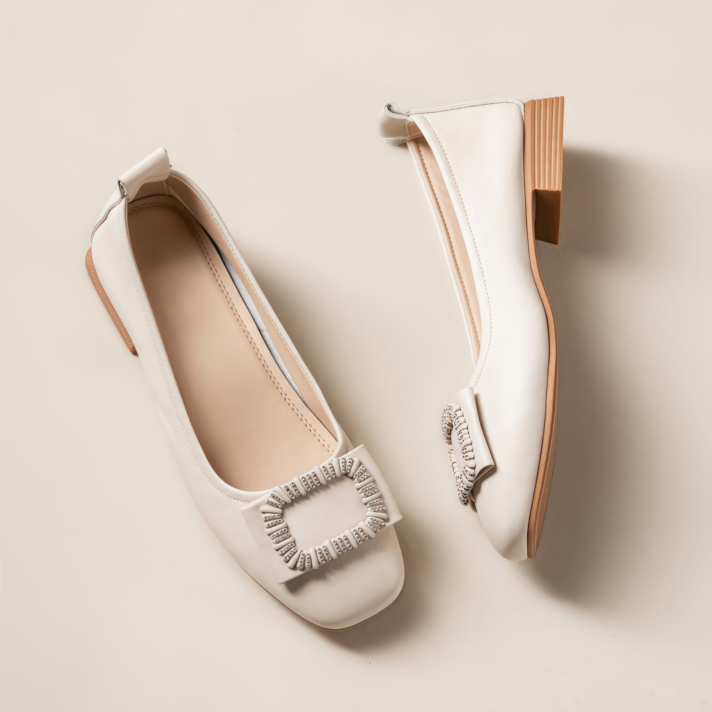 Zapatos de piel planos con hebilla cuadrada y estilo elegante