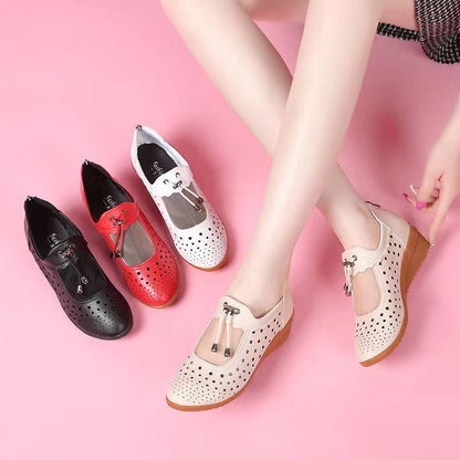 Sandalias de cuero con punta cerrada y tacón de cuña
