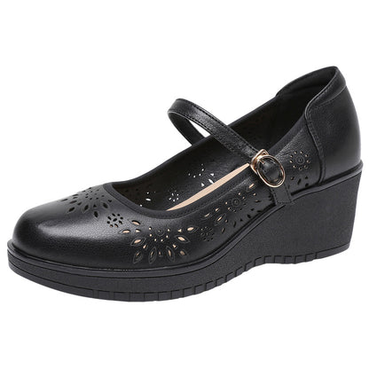 Zapatos de cuero con cuña y agujeros huecos