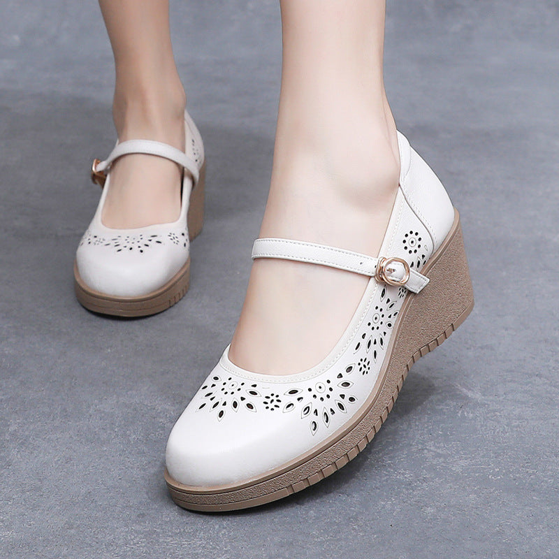 Zapatos de cuero con cuña y agujeros huecos