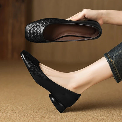 Zapatos de piel con tacón medio, punta cuadrada y corte bajo