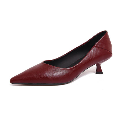 Tacones de piel suave con punta afilada