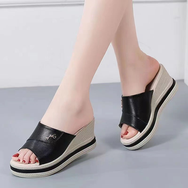 Nuevos zapatos de mujer con tacón de cuña