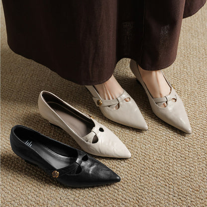 Nuevos zapatos de piel de punta afilada con tacón de cuña