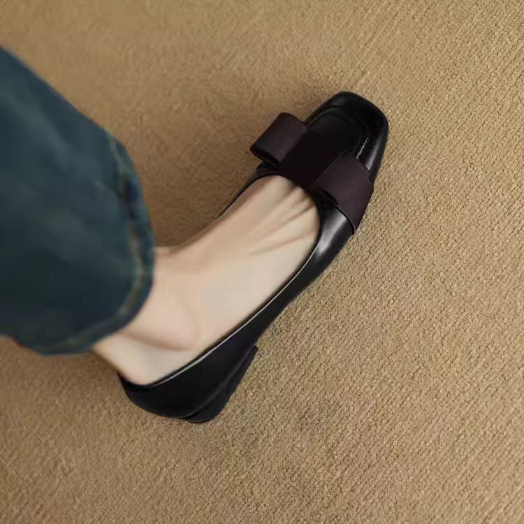 Zapatos de piel con tacón grueso y estilo retro