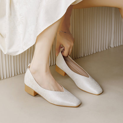 Zapatos casuales de piel con bordado elegante