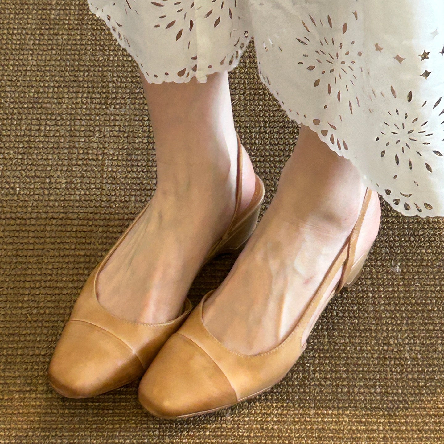 Sandalias de tacón de cuña con diseño combinado y estilo retro