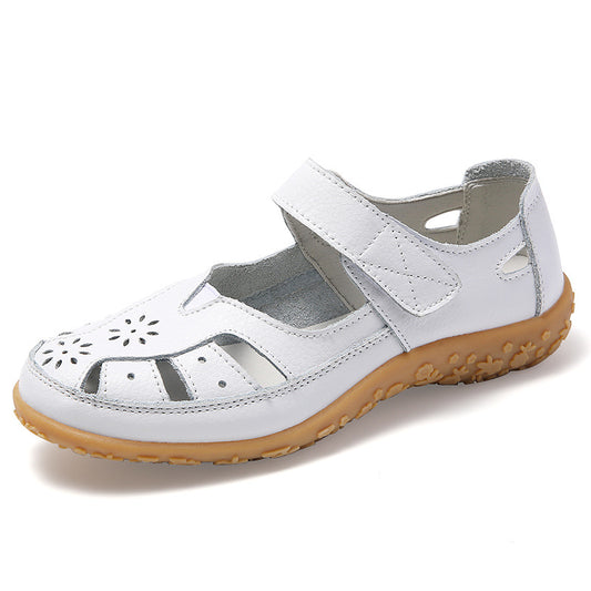 Sandalias casuales de cuero con agujeros