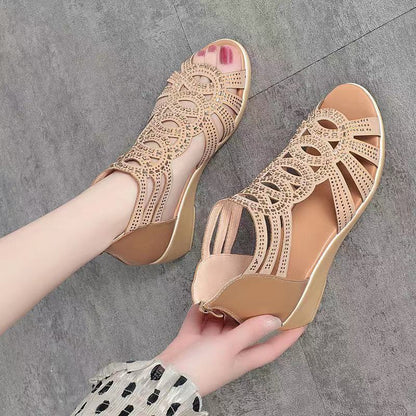 Sandalias con diamantes de imitación y forma de boca de pez
