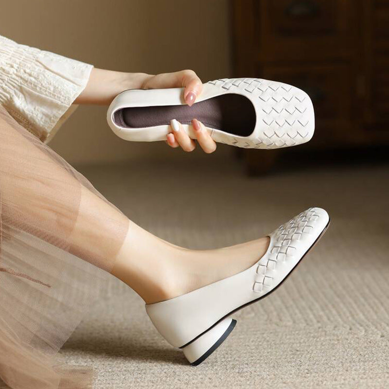Zapatos de piel con tacón medio, punta cuadrada y corte bajo