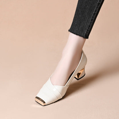 Zapatos de piel con puntera cuadrada y detalles metálicos