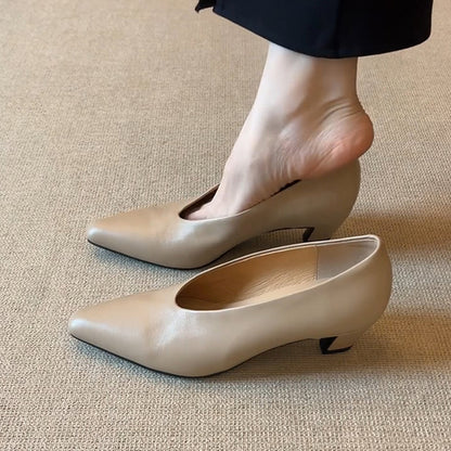 Tacones de punta afilada estilo minimalista