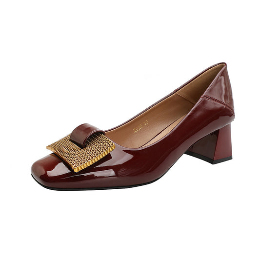 Tacones de charol con punta cuadrada