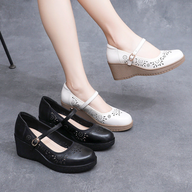 Zapatos de cuero con cuña y agujeros huecos