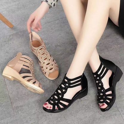 Sandalias con diamantes de imitación y forma de boca de pez