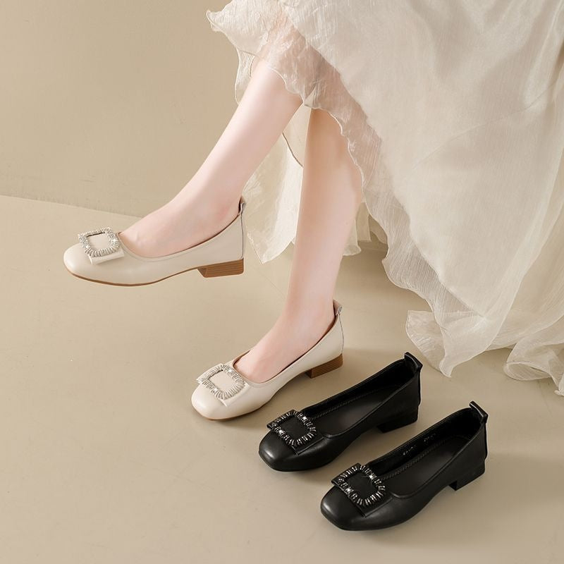 Zapatos de piel planos con hebilla cuadrada y estilo elegante