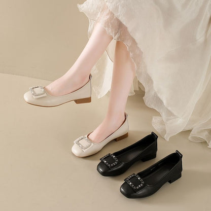 Zapatos de piel planos con hebilla cuadrada y estilo elegante