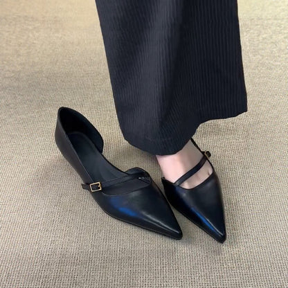 Zapatos de piel cómodos con correa en el empeine