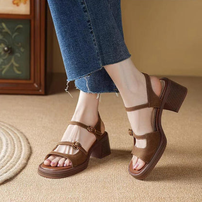 Sandalias modernas de punta abierta que aumentan la altura