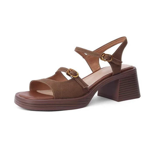 Sandalias modernas de punta abierta que aumentan la altura