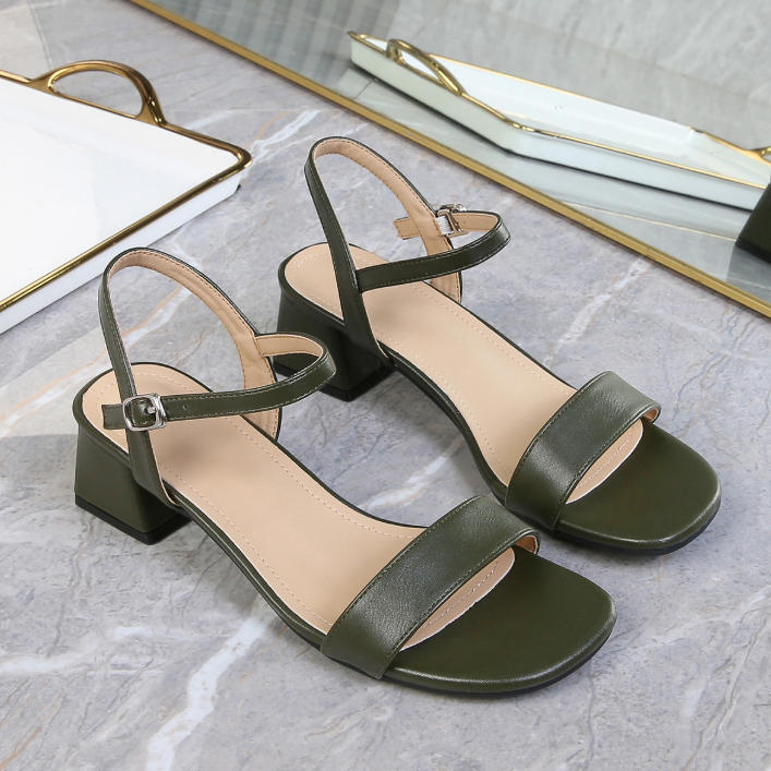 Sandalias de una tira de diseño sencillo