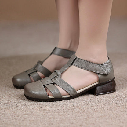 Sandalias de cuero de plena flor con diseño de punta cerrada y tacón ancho