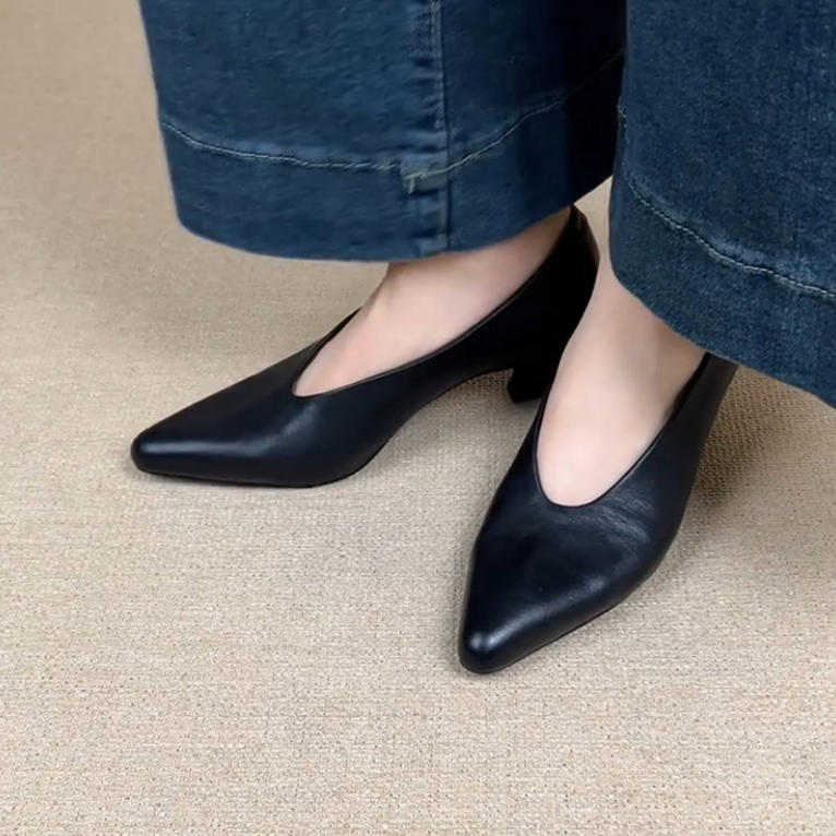 Tacones de punta afilada estilo minimalista