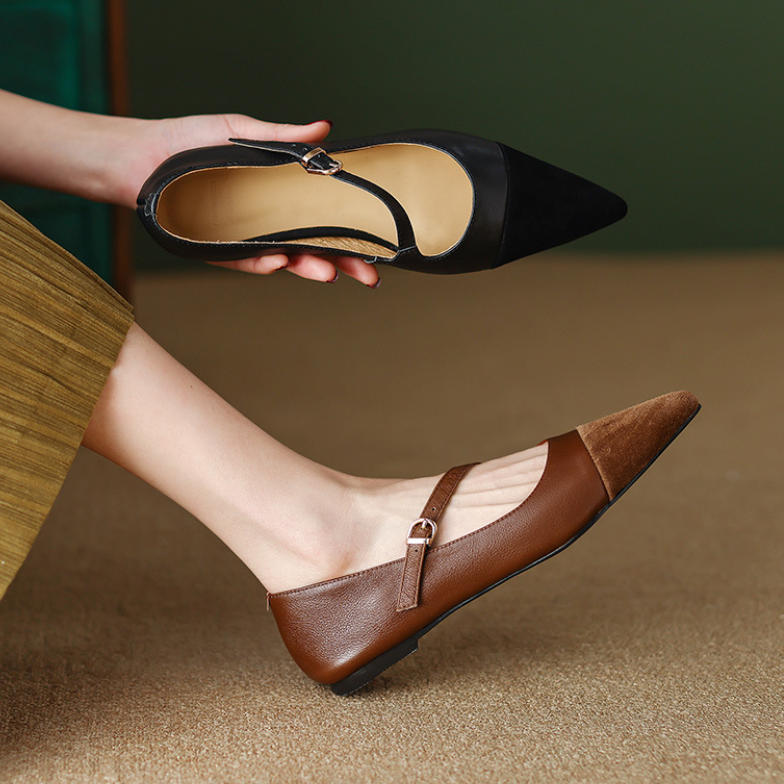 Zapatos planos de piel suave con punta afilada y estilo retro